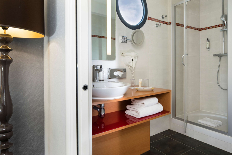 Bathroom 5, Best Western Plus Hotel de la Regate, Loire-Atlantique
