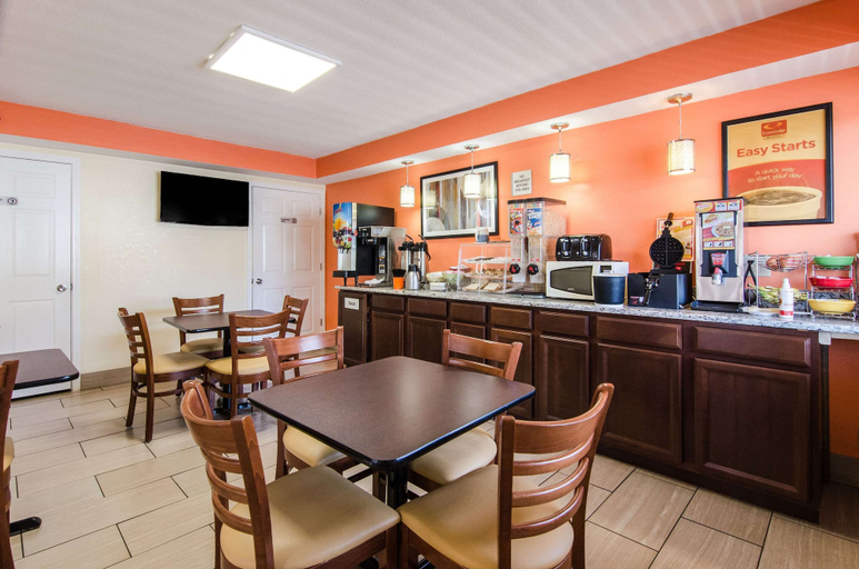 Food & Drinks 5, Econo Lodge Near Motor Speedway, Bristol