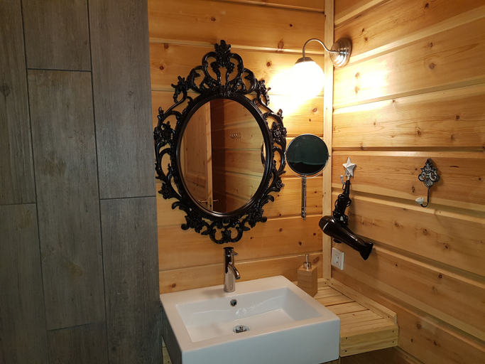 Bathroom 3, Stundarfriður, Helgafellssveit
