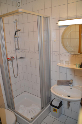 Bathroom 5, Hotel Südstrand Amrum, Nordfriesland