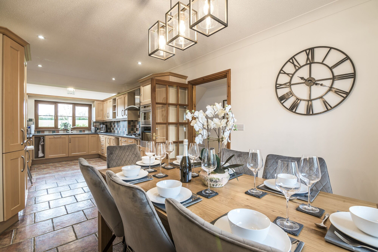 Food & Drinks 4, French Fields - 4 Bedroom - St Florence, Pembrokeshire