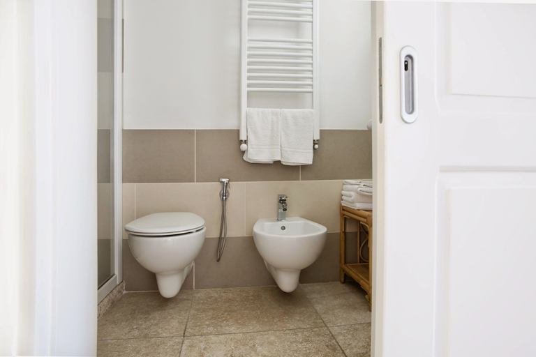 Bathroom 3, Domus Dejana, Lecce