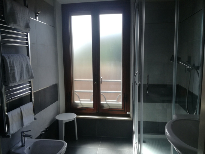 Bathroom 4, Camollia Suites, Siena