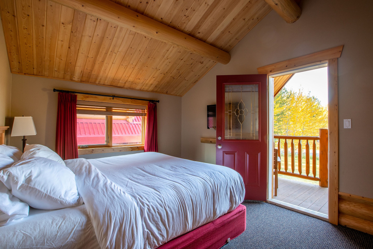 Bedroom 3, Miette Mountain Cabins, Division No. 15