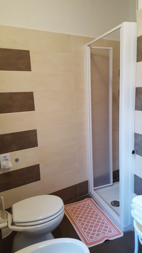 Bedroom 5, Albergo Pace, Verona
