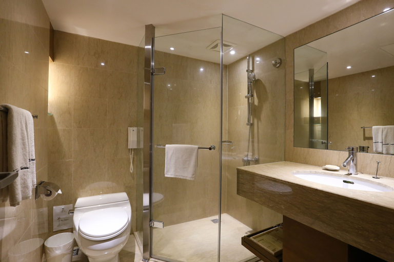 Bathroom 5, Taipei Fullerton Hotel - Fuxing South, Taipei City