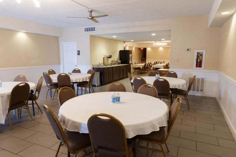 Food & Drinks 5, The Guest Lodge Gainesville, Hall