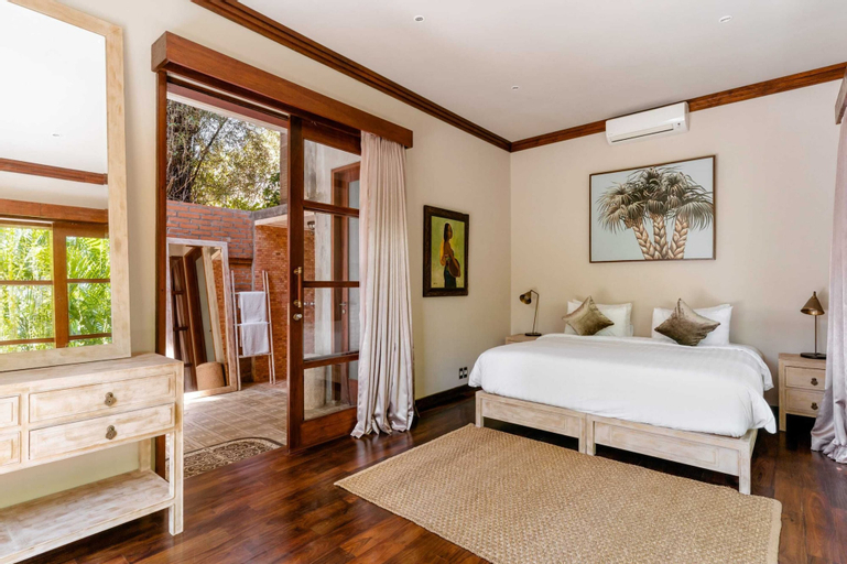 Secluded Beachfront Villa Manis, 5br, Candidasa, Karangasem