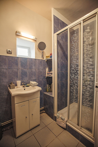 Bathroom 3, La tourelle, Eure