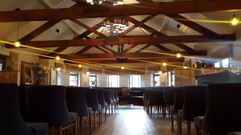 Food & Drinks 5, The Royal Arms (room only), Leicestershire