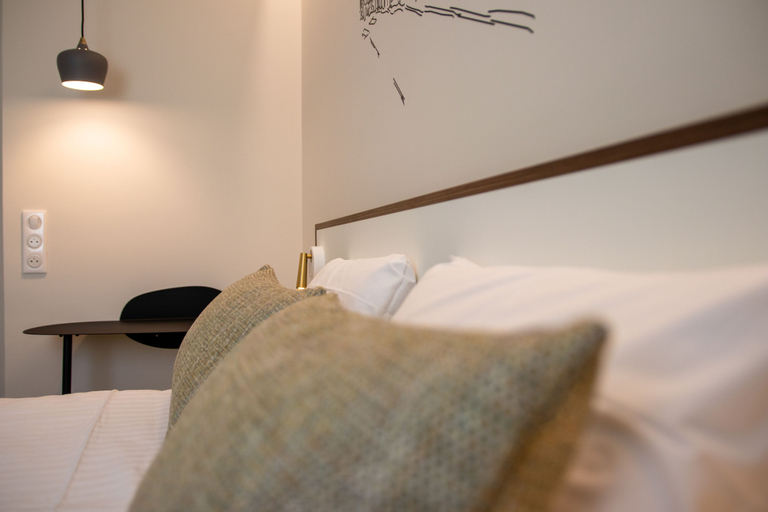 Bedroom 4, Hotel du Pin Nice Port, Alpes-Maritimes