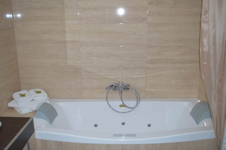 Bathroom 5, Achillio Hotel, East Macedonia and Thrace