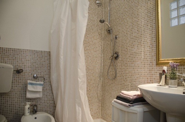 Bathroom 4, Casa Cantara, Sassari
