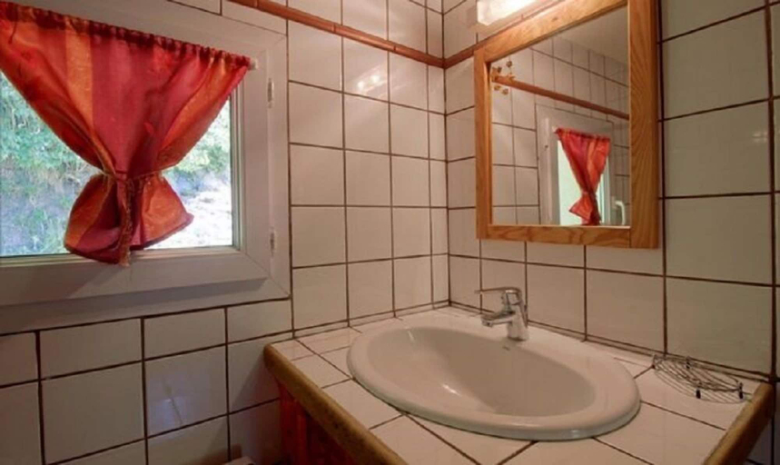 Bathroom 5, Chambres d'Hôtes La Munia, Hautes-Pyrénées