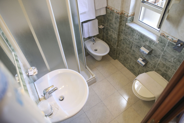 Bathroom 4, Hotel La Giara, Palermo