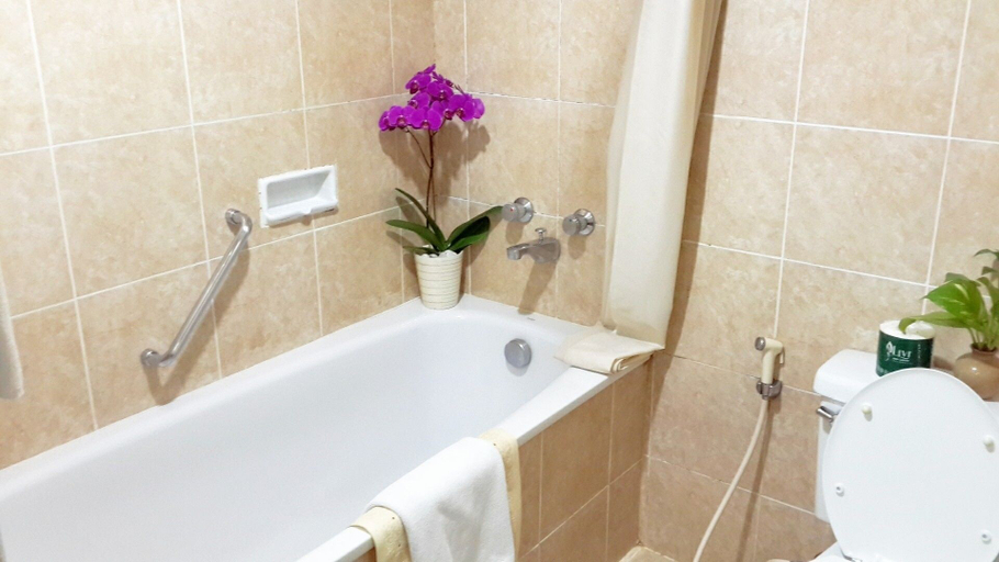 Bathroom 4, Sahid Jaya Lippo Cikarang, Cikarang