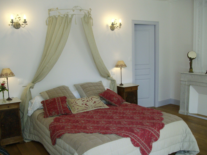 Bedroom 4, Chambre d'hôtes - Domaine De Berthegille, Charente-Maritime