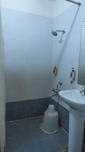 Bathroom 4, Hotel Scarlet, Bangalore
