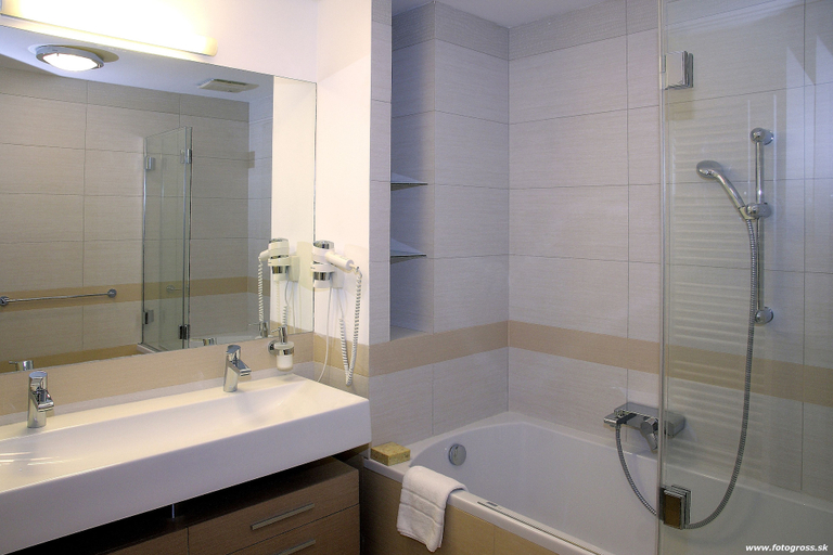 Bathroom 5, Horský hotel Remata, Turcianske Teplice