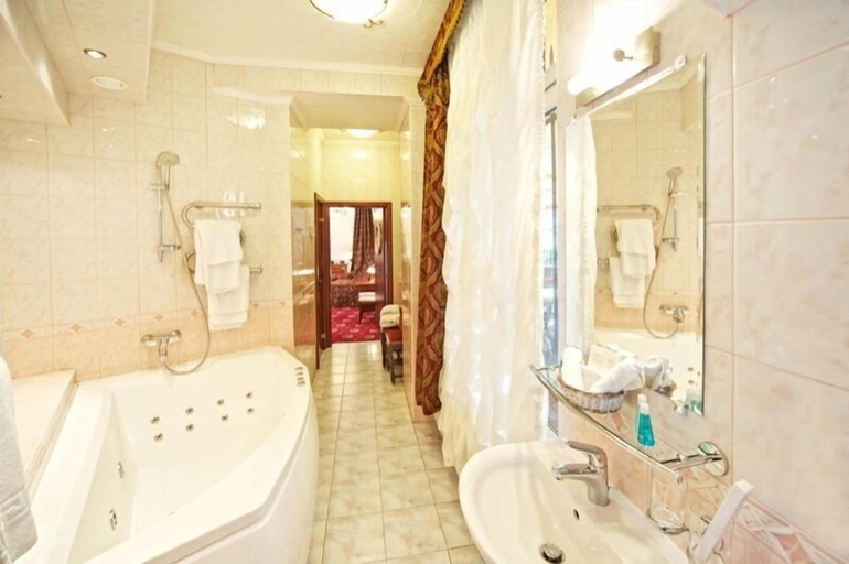 Bathroom 4, Monte Kristo Hotel, Riga