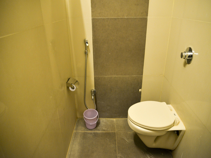 Bathroom 4, Hotel Midtown Inn, Nashik
