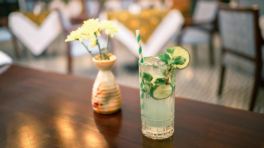 Food & Drinks 18