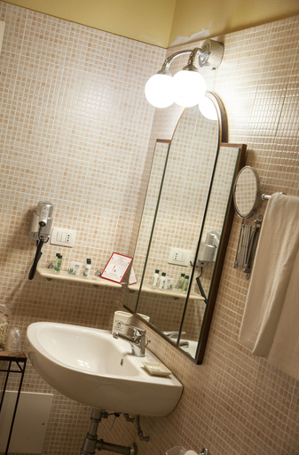 Bathroom 4, Palazzo Guiderocchi, Ascoli Piceno