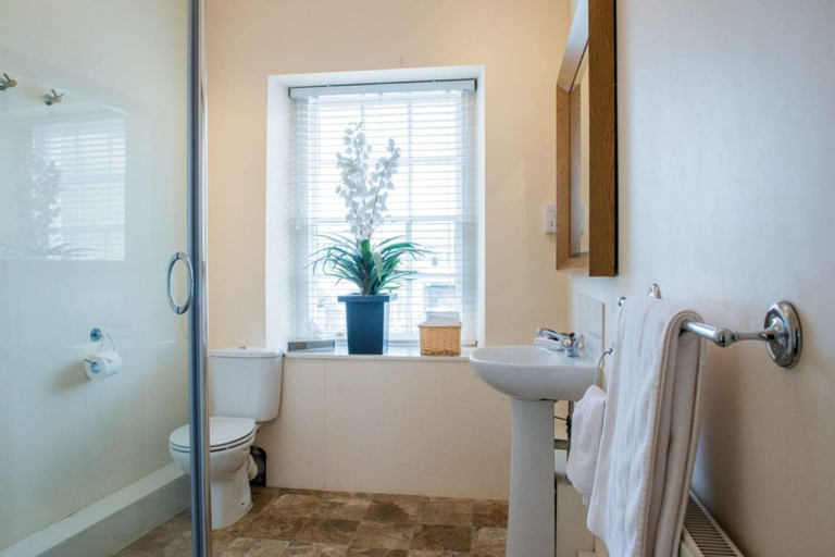 Bathroom 3, The Bear Hotel, Vale of Glamorgan