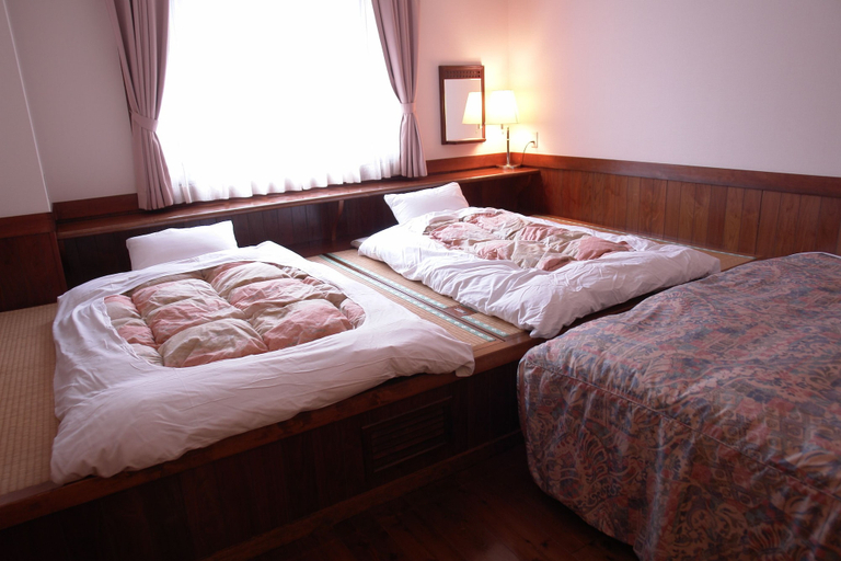Bedroom 3, Rakuchin Hotel, Naha