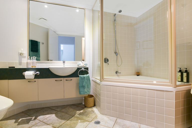 Bathroom 4, Trinity Waters, Cairns