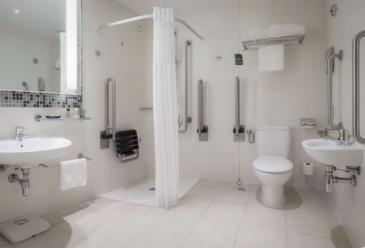 Bathroom 5, Hilton Reading Hotel, Wokingham