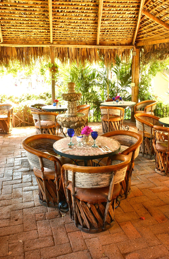 Food & Drinks 5, The Bungalows Hotel, La Paz