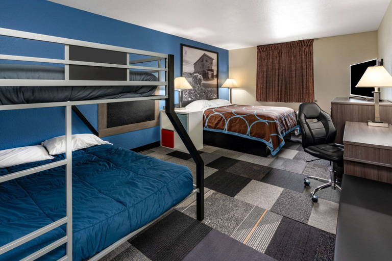 Bedroom 3, Super 8 by Wyndham Spokane Valley, Spokane