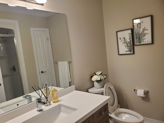Bathroom 4, Adorable 4 Bedroom 8 Guests home Falls, Niagara