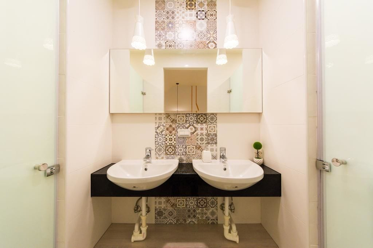 Bathroom 4, Pickup Light, Tainan