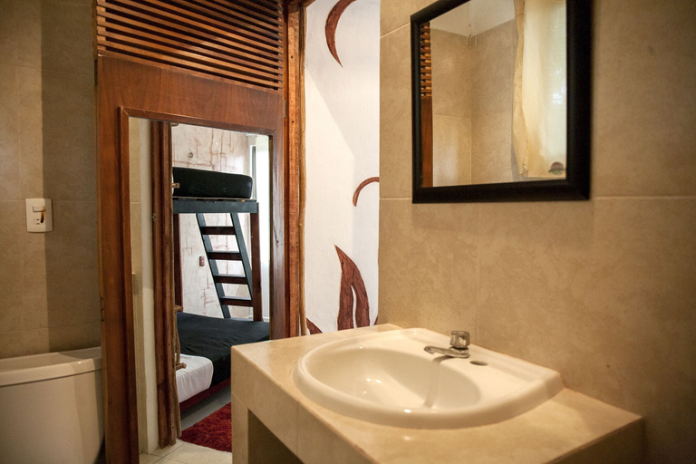Bathroom 4, Lucky Traveler Hostel, Cozumel