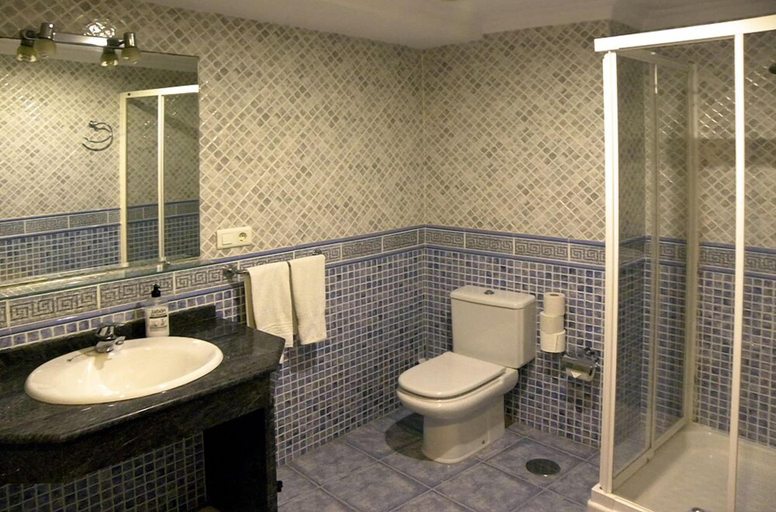 Bathroom, Apartamentos Balcón de Carabeo, Málaga