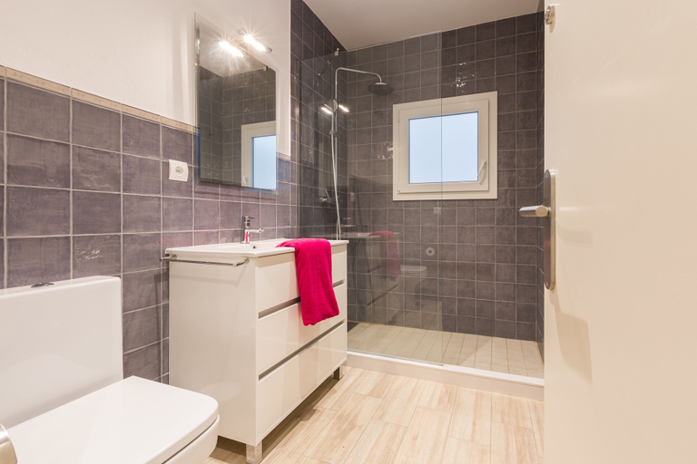 Bathroom, Apartment Sicars, Girona