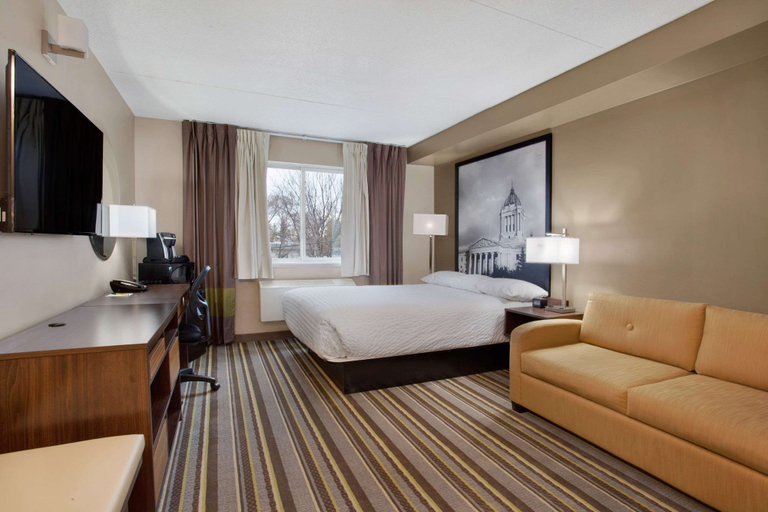 Bedroom 3, Super 8 by Wyndham Winnipeg West, Division No. 11
