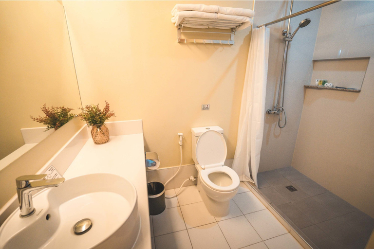 Bathroom 4, Henia Hotel, Dumaguete City