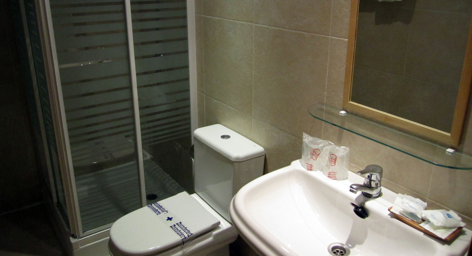 Bathroom 5, Málaga Hotel Eliseos, Málaga