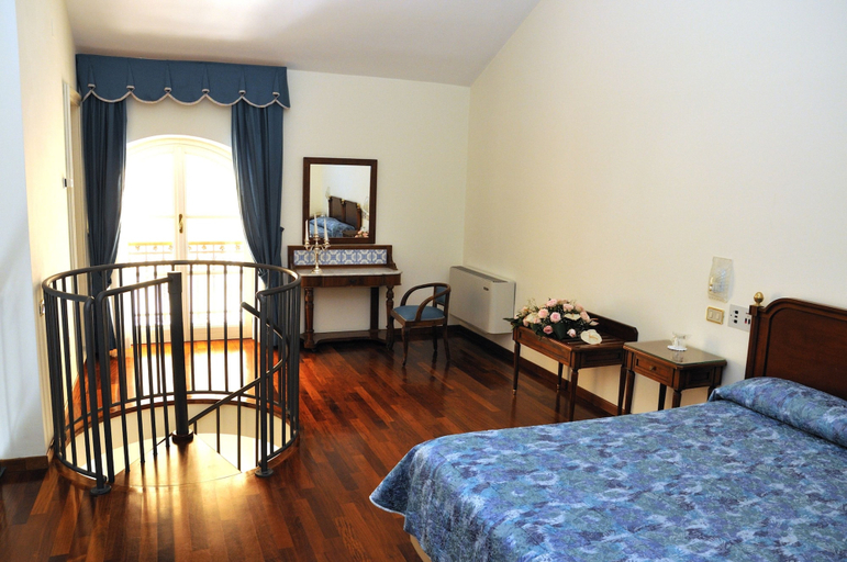 Bedroom 3, Villa Irlanda Grand Hotel, Latina