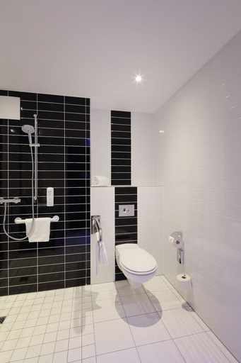 Bathroom 4, Holiday Inn Express FRIEDRICHSHAFEN by IHG, Bodenseekreis