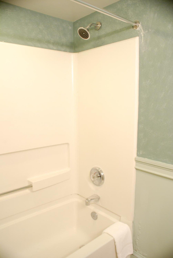 Bathroom 4, Posadas de Virginia Falls Church, Falls Church