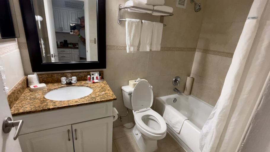 Bathroom 4, Areia Azul Aparts Miami, Miami-Dade