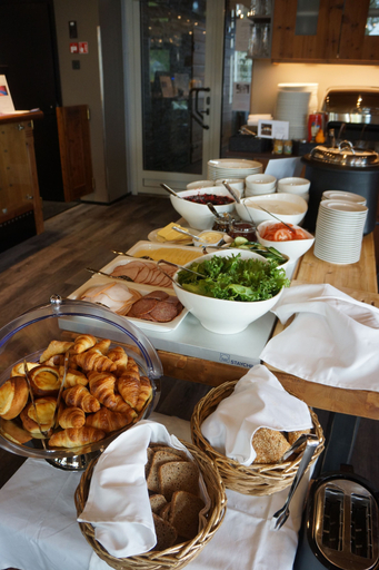 Food & Drinks, Vuokatin Aateli Studios, Kainuu
