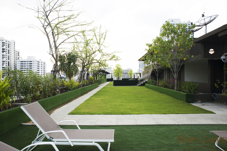 Exterior & Views 26