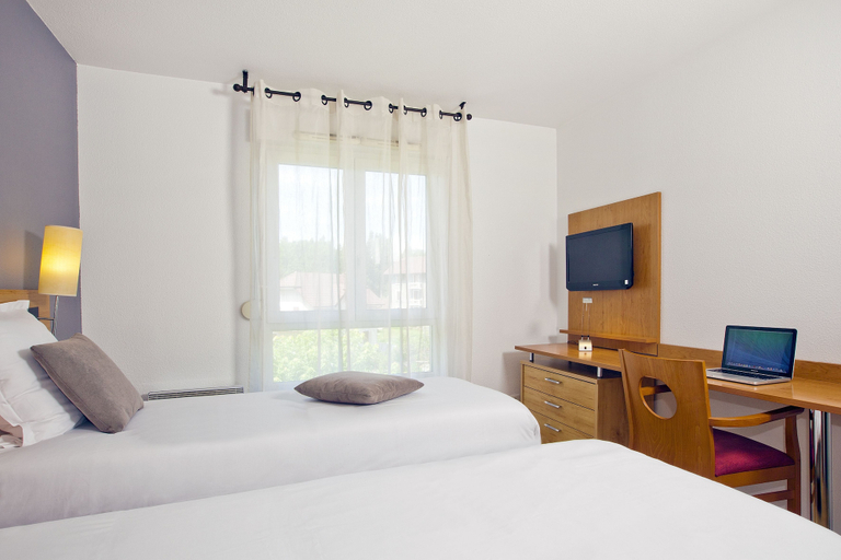 Bedroom 4, Sejours & Affaires Annecy Pont Neuf, Haute-Savoie