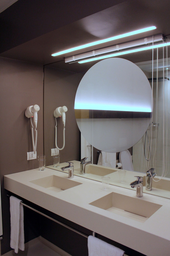 Bathroom 5, Hotel Cristallo, Ancona