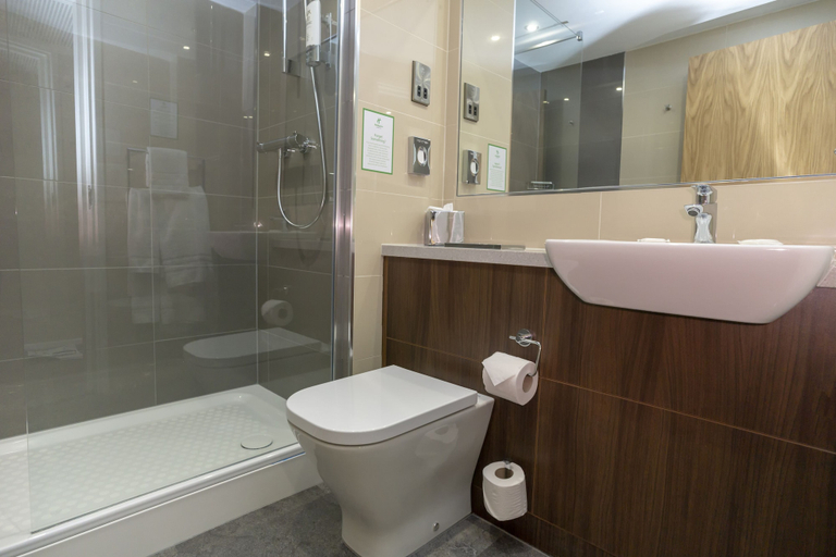 Bathroom 4, Holiday Inn NOTTINGHAM by IHG, Nottingham
